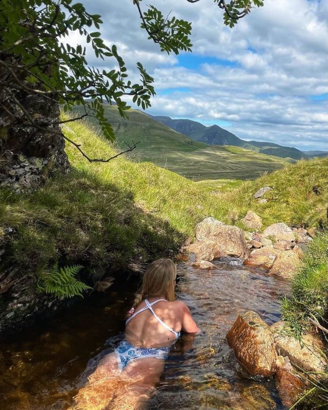 The best days are those spent in nature ⛰ Adventure and swim sustainably in swimwear made to last. 

📸 @poppy_in_the_peaks 

#rockadi #sustainableswimwear